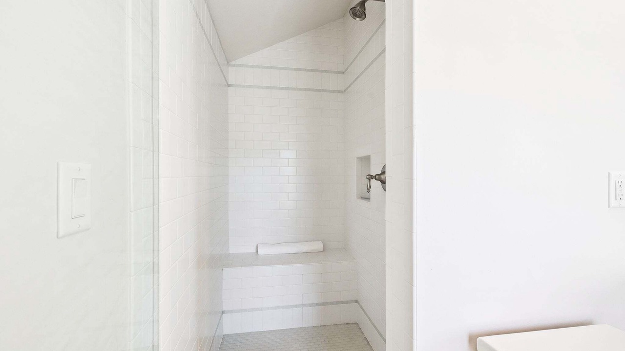 Photo of Bathroom in Gulf District