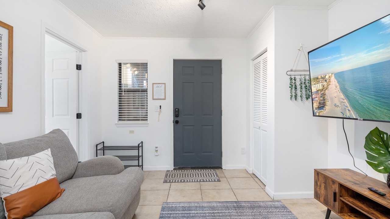 Photo of Livingroom in Biltmore Beach