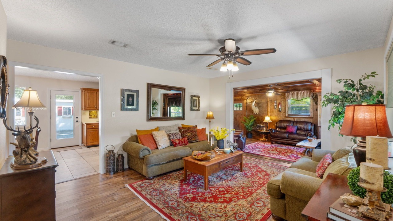 Photo of Livingroom in Milton
