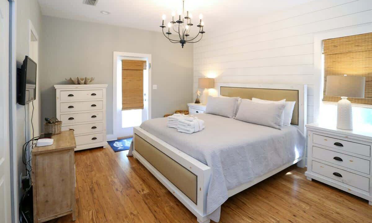 Photo of Bedroom in White's Gulfview