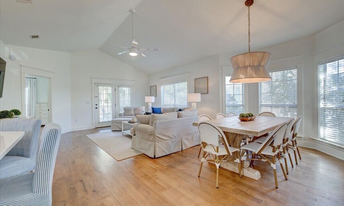 Photo of Livingroom in Crystal Beach