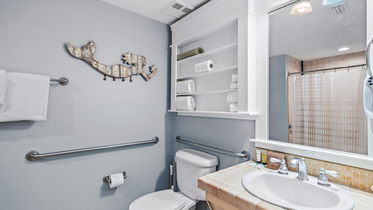 Photo of Bathroom in Baytowne Wharf