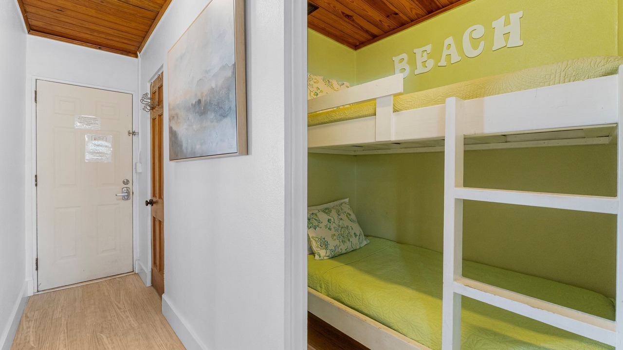Photo of Bedroom in Laguna Beach Estates