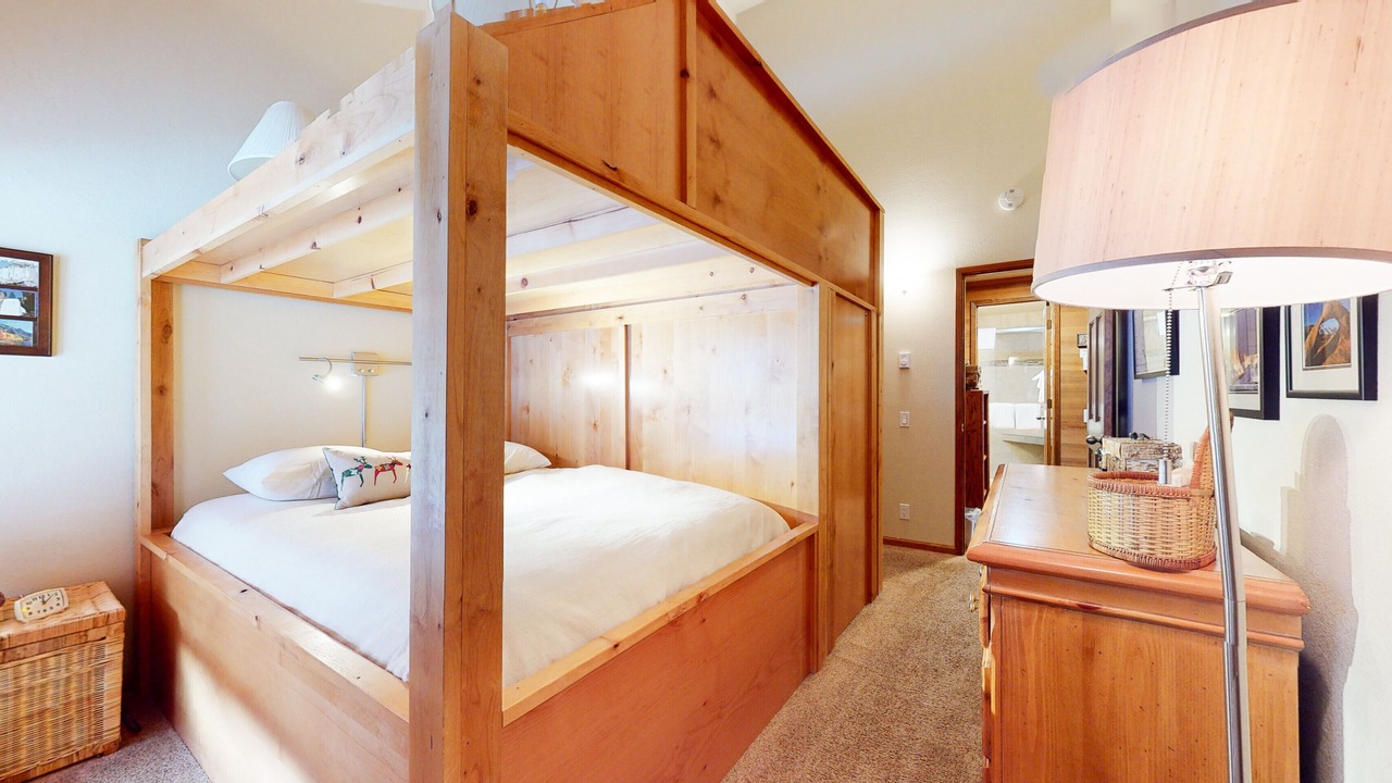 Photo of Bedroom in Mammoth Lakes