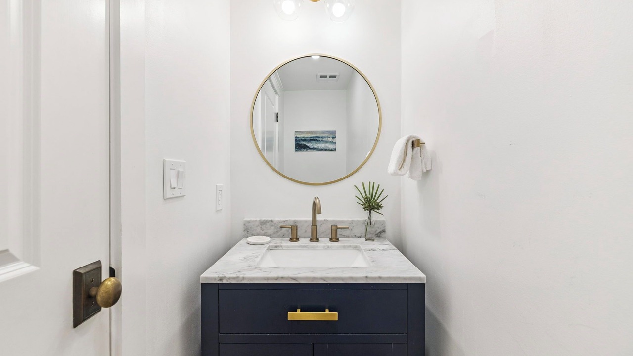 Photo of Bathroom in Gulf District
