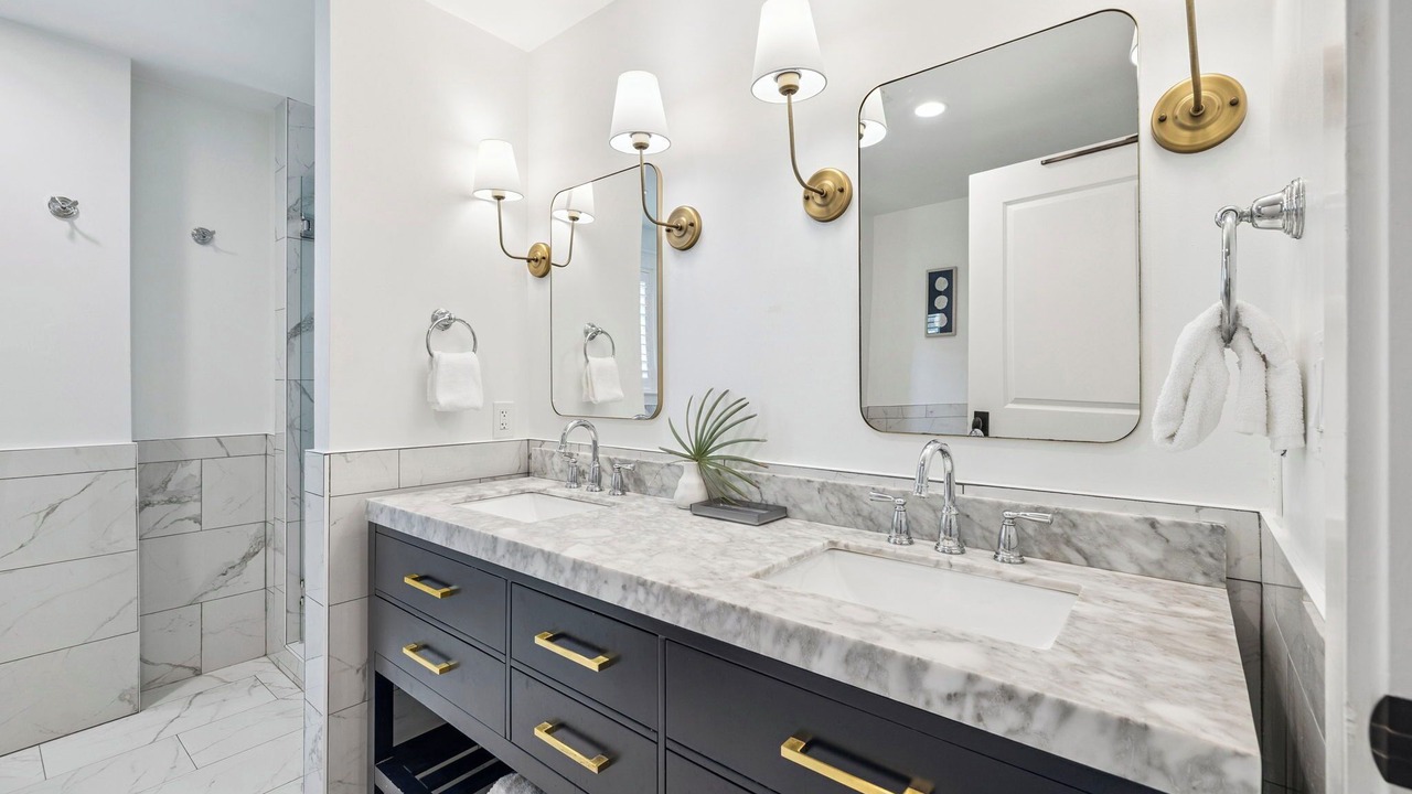 Photo of Bathroom in Gulf District