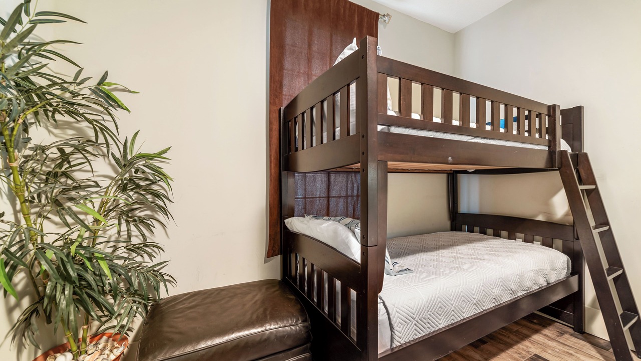 Photo of Bedroom in Orange Beach East