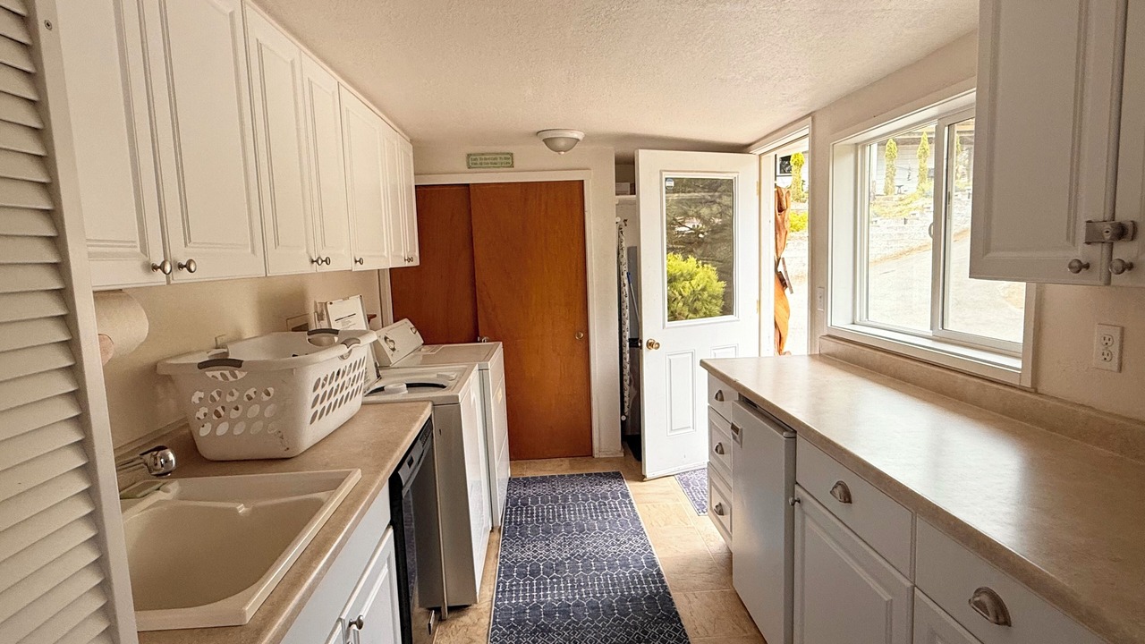 Photo of Bedroom in Winchester Bay