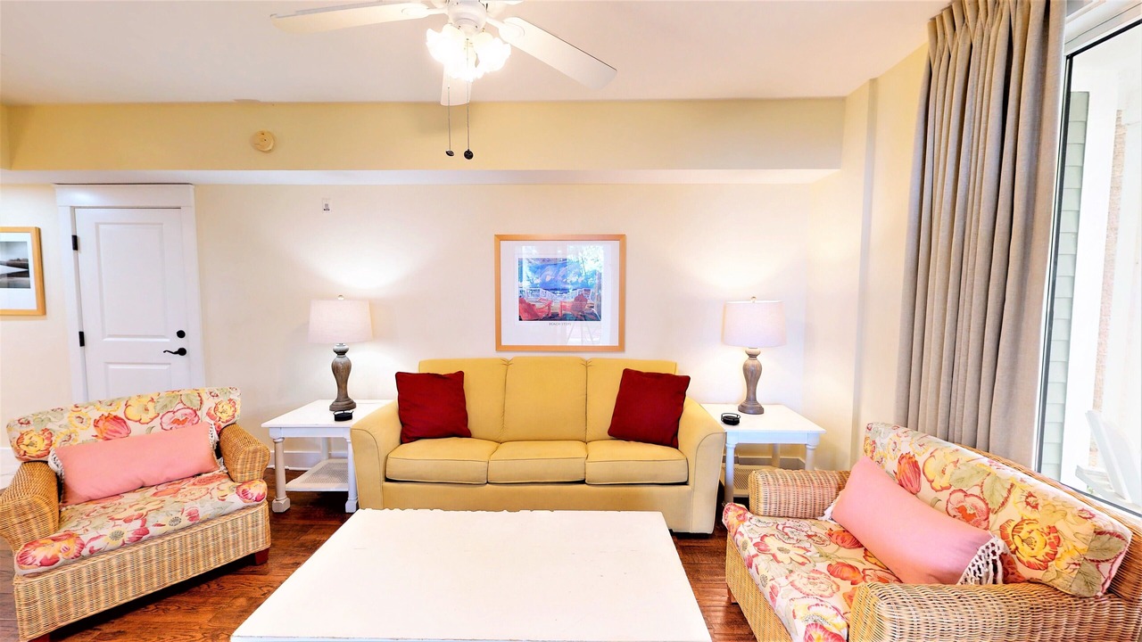 Photo of Livingroom in Baytowne Wharf