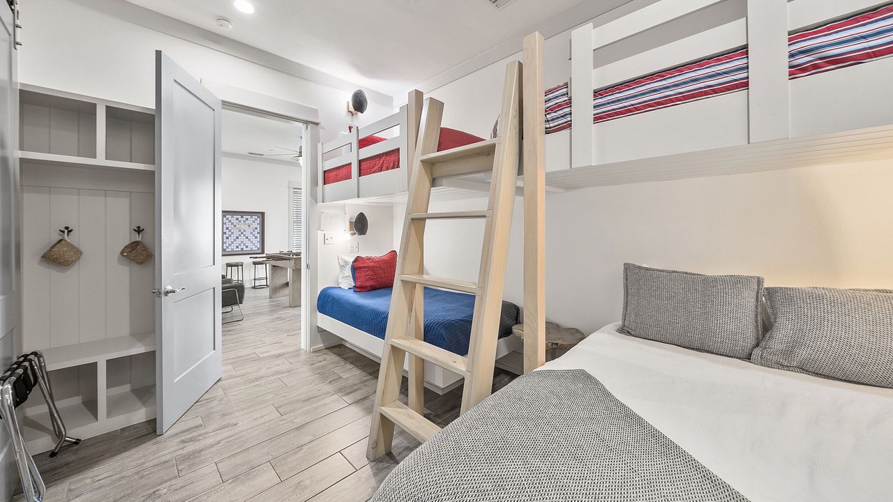 Photo of Bedroom in Laguna Beach Estates