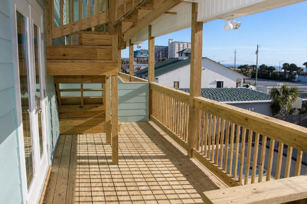 Photo of Patio Balcony in Crescent Beach