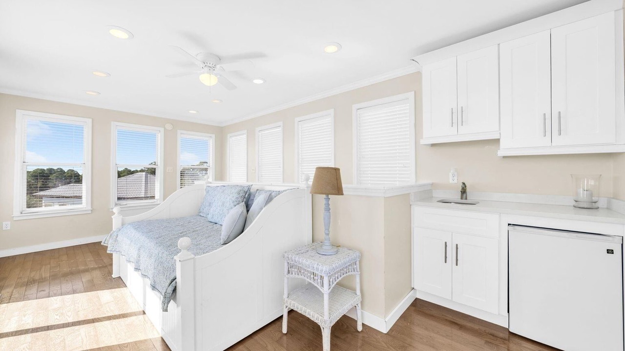 Photo of Bedroom in Dune Allen Beach
