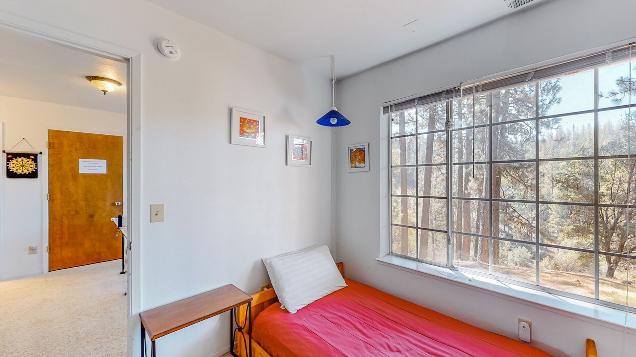 Photo of Bedroom in Groveland