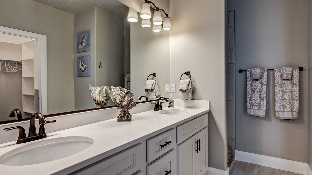 Photo of Bathroom in Hurricane