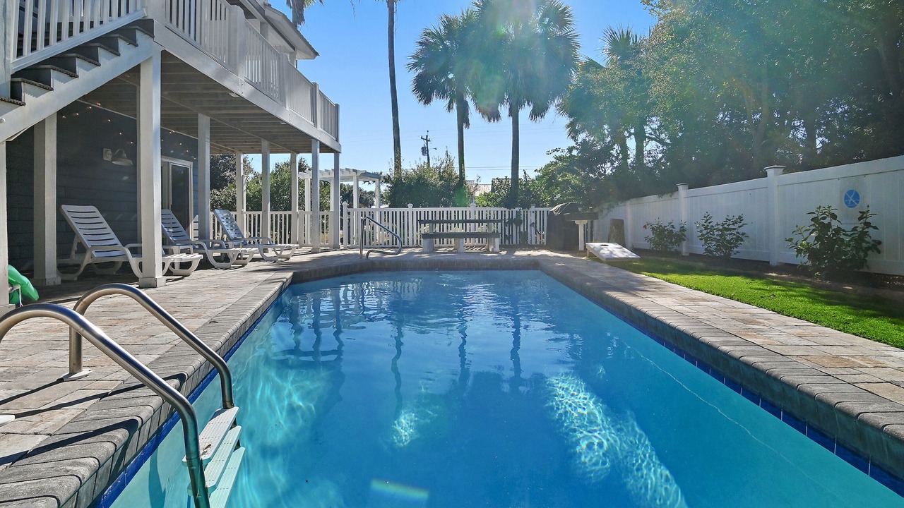 Photo of Outdoor in White's Gulfview