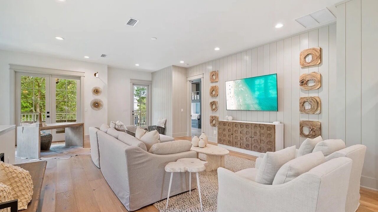 Photo of Livingroom in White's Gulfview