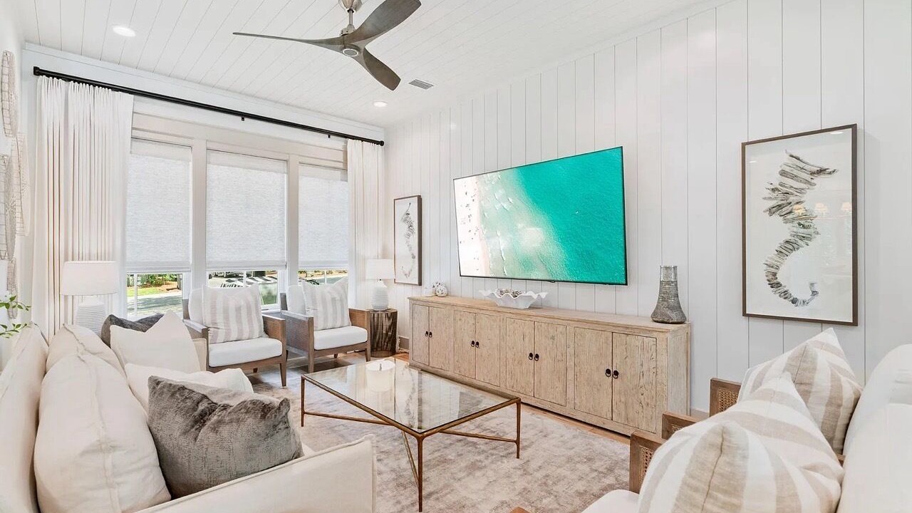 Photo of Livingroom in White's Gulfview