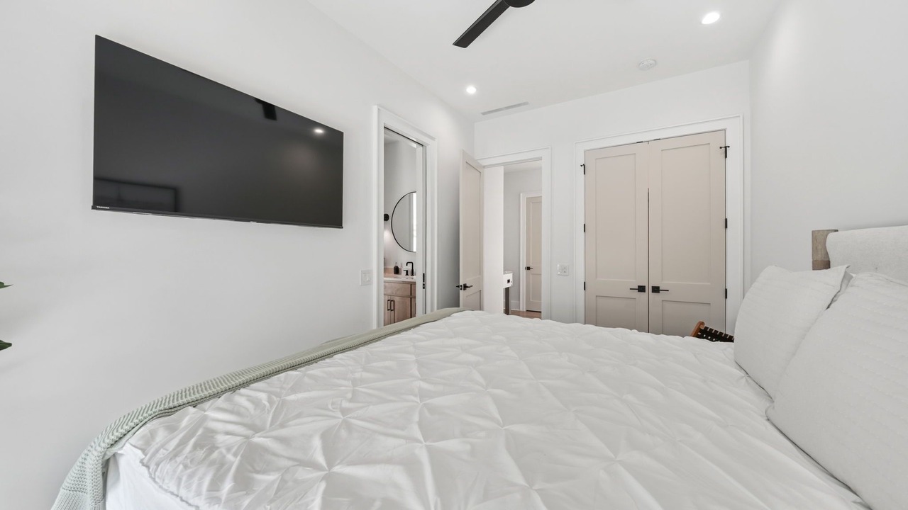 Photo of Bedroom in Riviera Beach