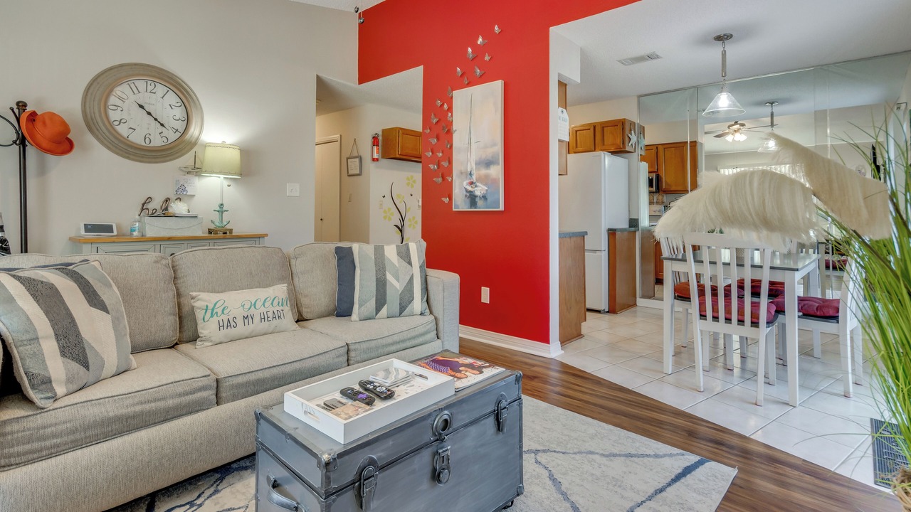 Photo of Livingroom in Ferry Pass