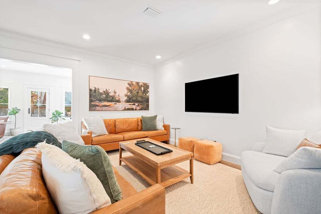 Photo of Livingroom in White's Gulfview