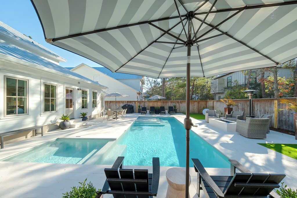 Photo of Outdoor in White's Gulfview