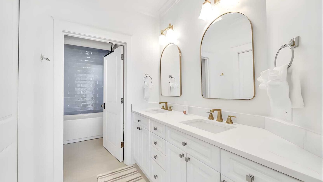 Photo of Bathroom in Beach District