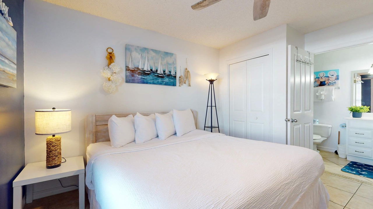 Photo of Bedroom in Crystal Beach