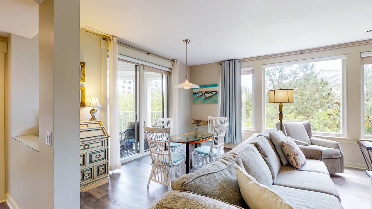 Photo of Livingroom in Baytowne Wharf