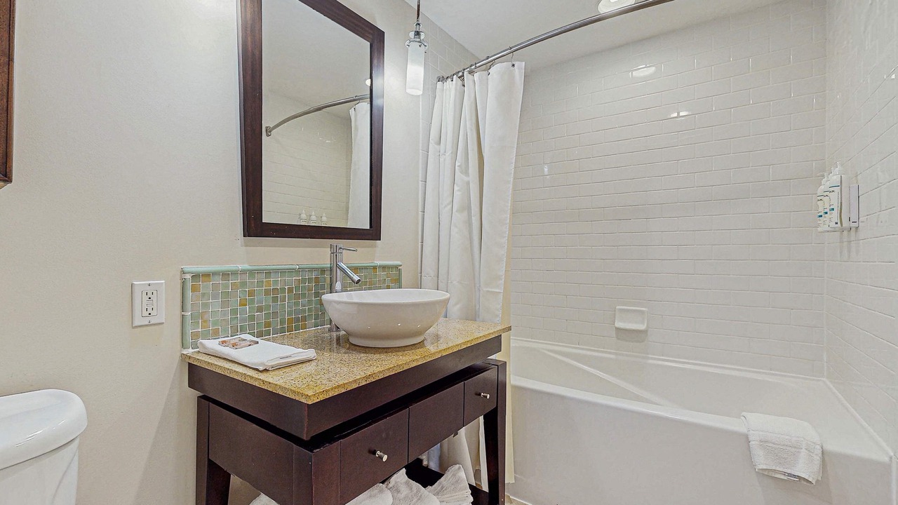 Photo of Bathroom in Baytowne Wharf