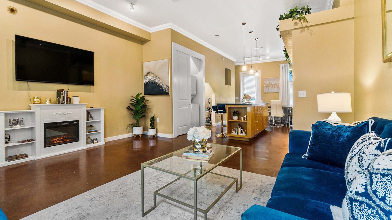 Photo of Livingroom in Old East Hill