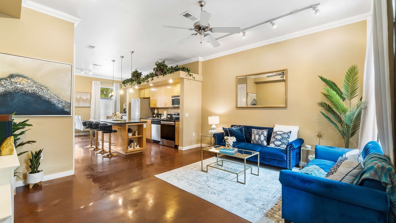 Photo of Livingroom in Old East Hill
