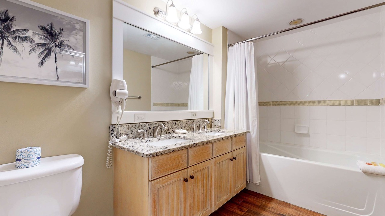 Photo of Bathroom in Baytowne Wharf