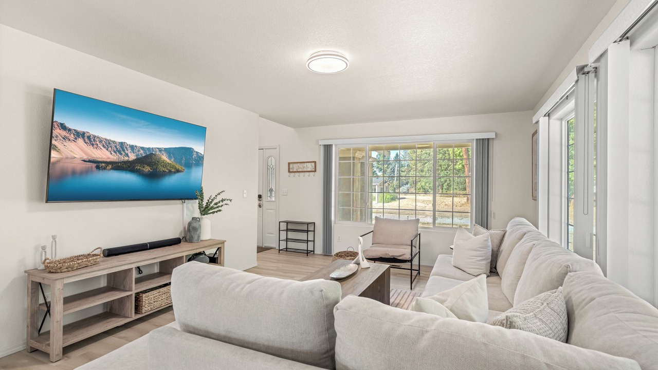 Photo of Livingroom in Sunny Valley