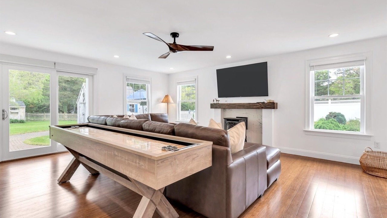 Photo of Livingroom in Northwest Harwich