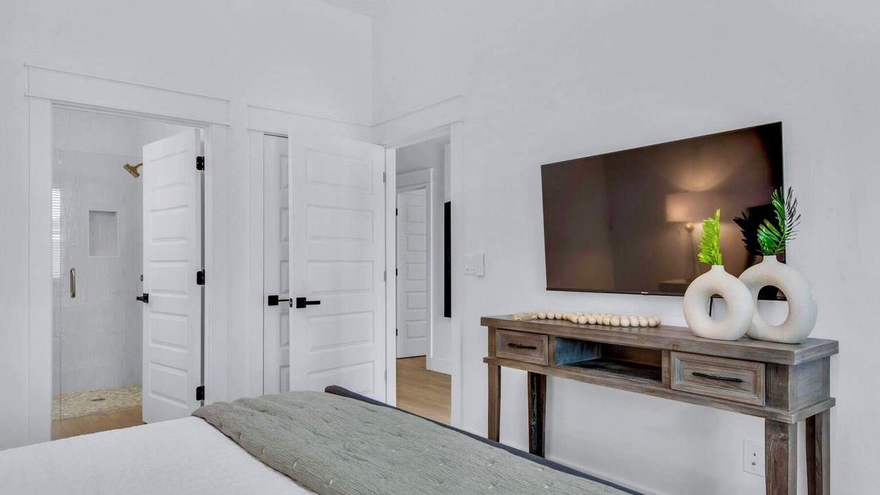 Photo of Bedroom in Miramar Beach