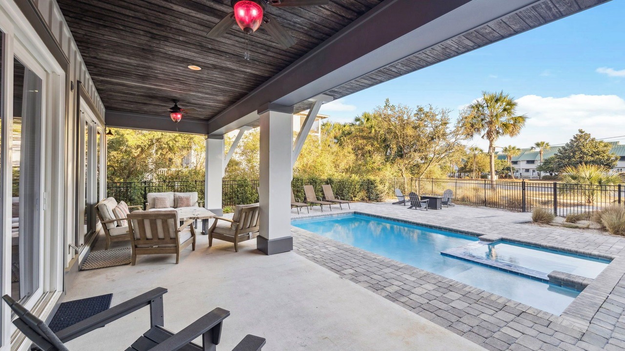 Photo of Outdoor in White's Gulfview