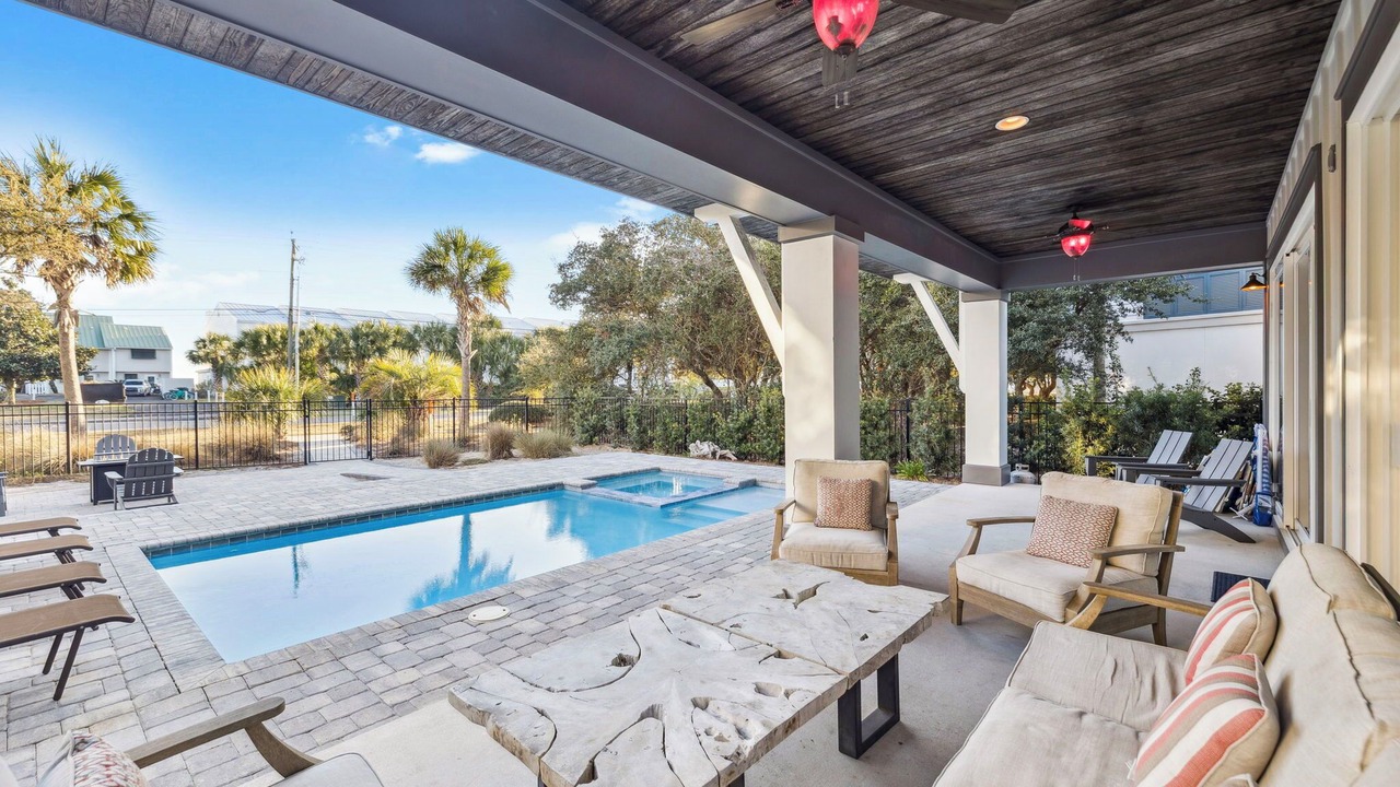 Photo of Outdoor in White's Gulfview