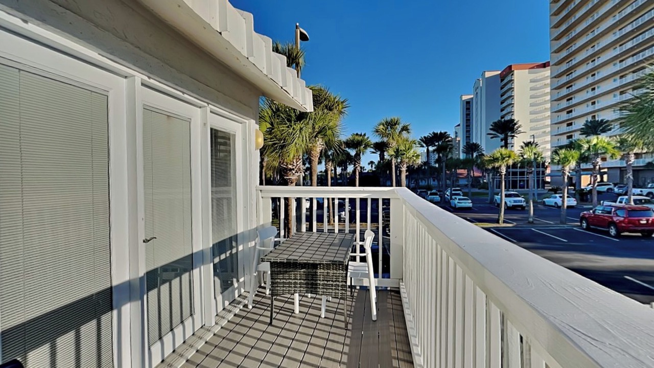 Photo of Patio Balcony in Crescent Beach
