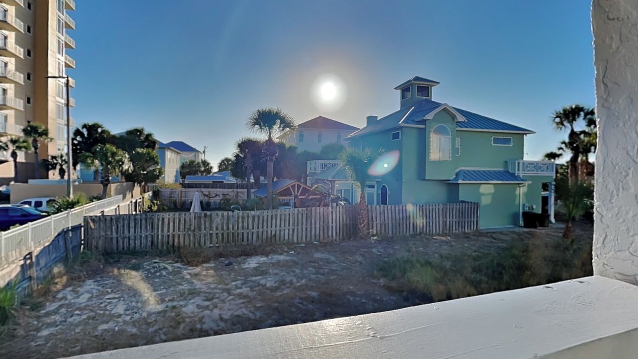 Photo of Patio Balcony in Crescent Beach