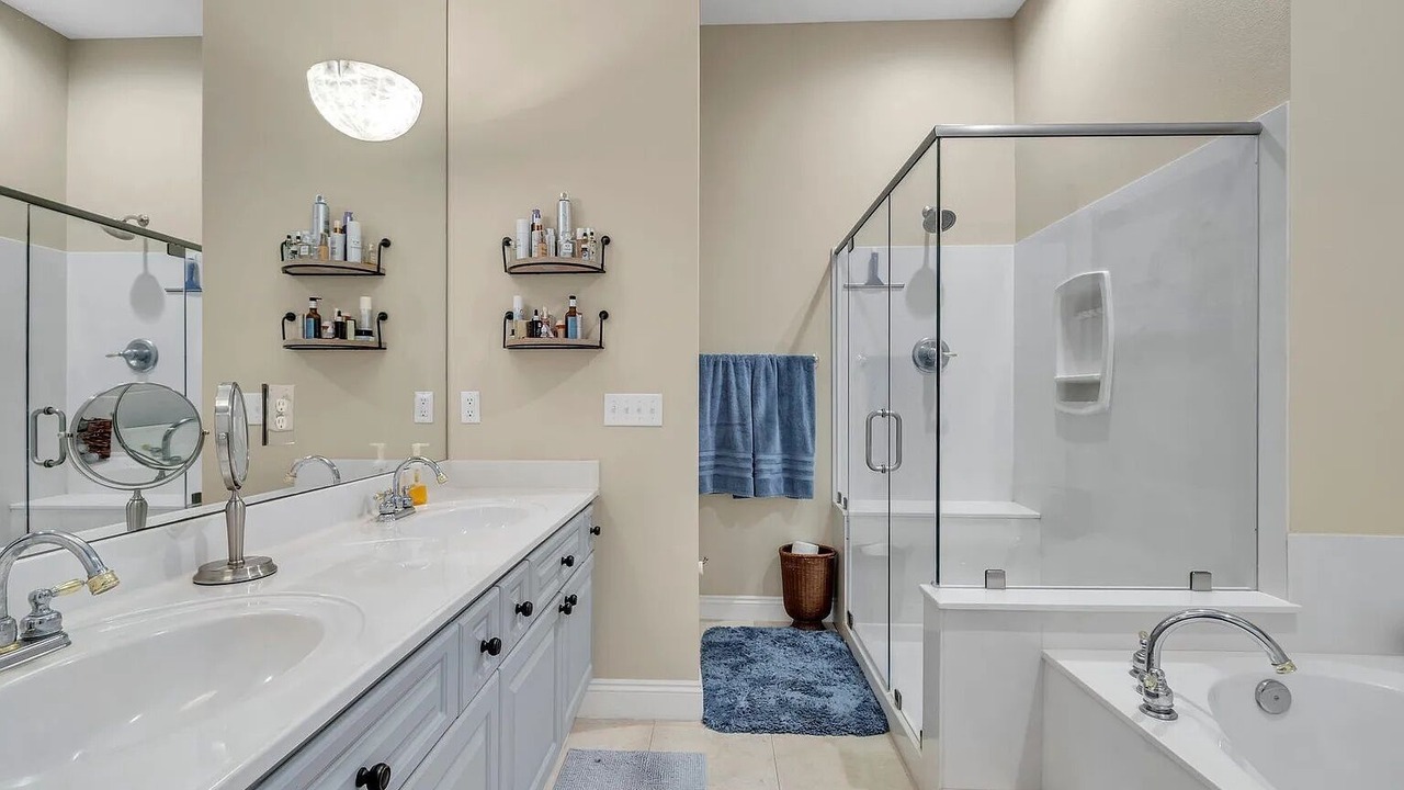 Photo of Bathroom in Clipper Cove