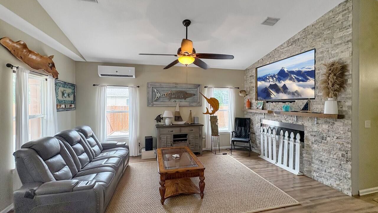 Photo of Livingroom in East Pensacola Heights