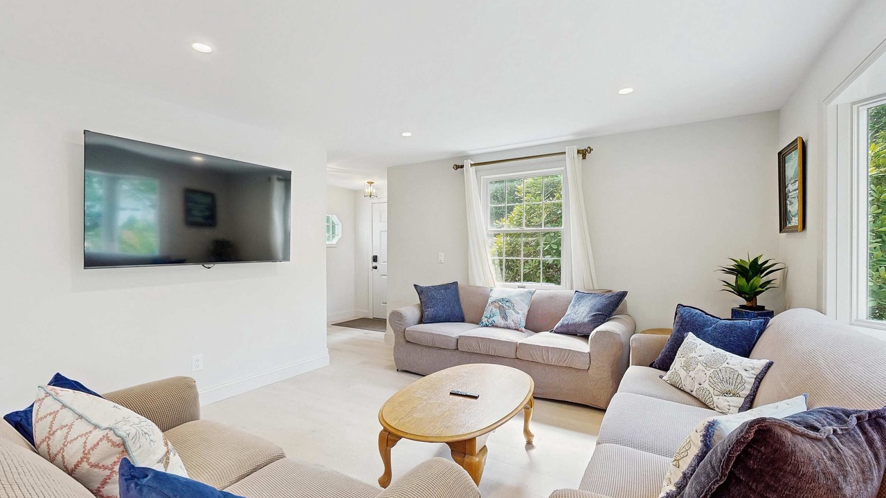 Photo of Livingroom in West Falmouth