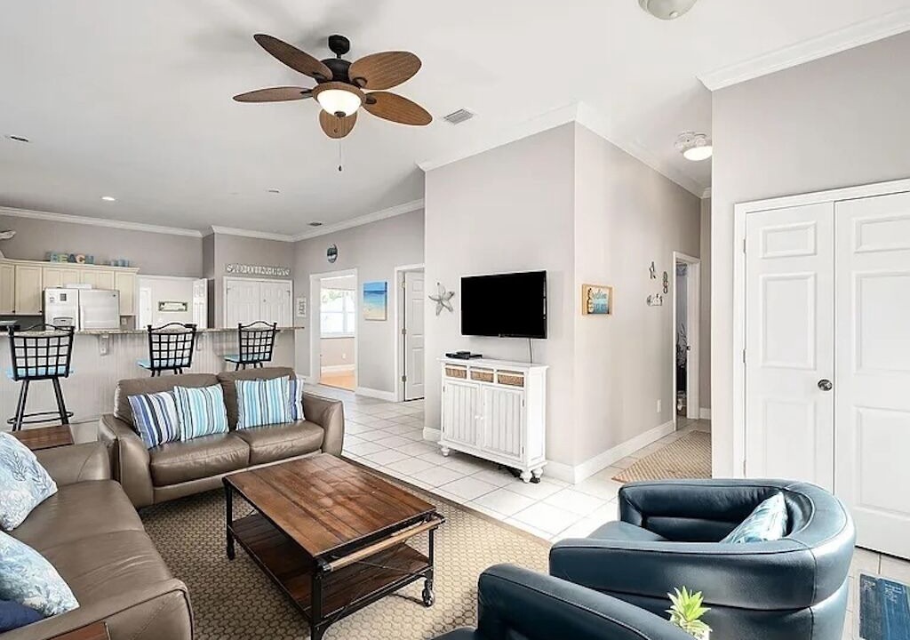 Photo of Livingroom in Village of Sugar Beach