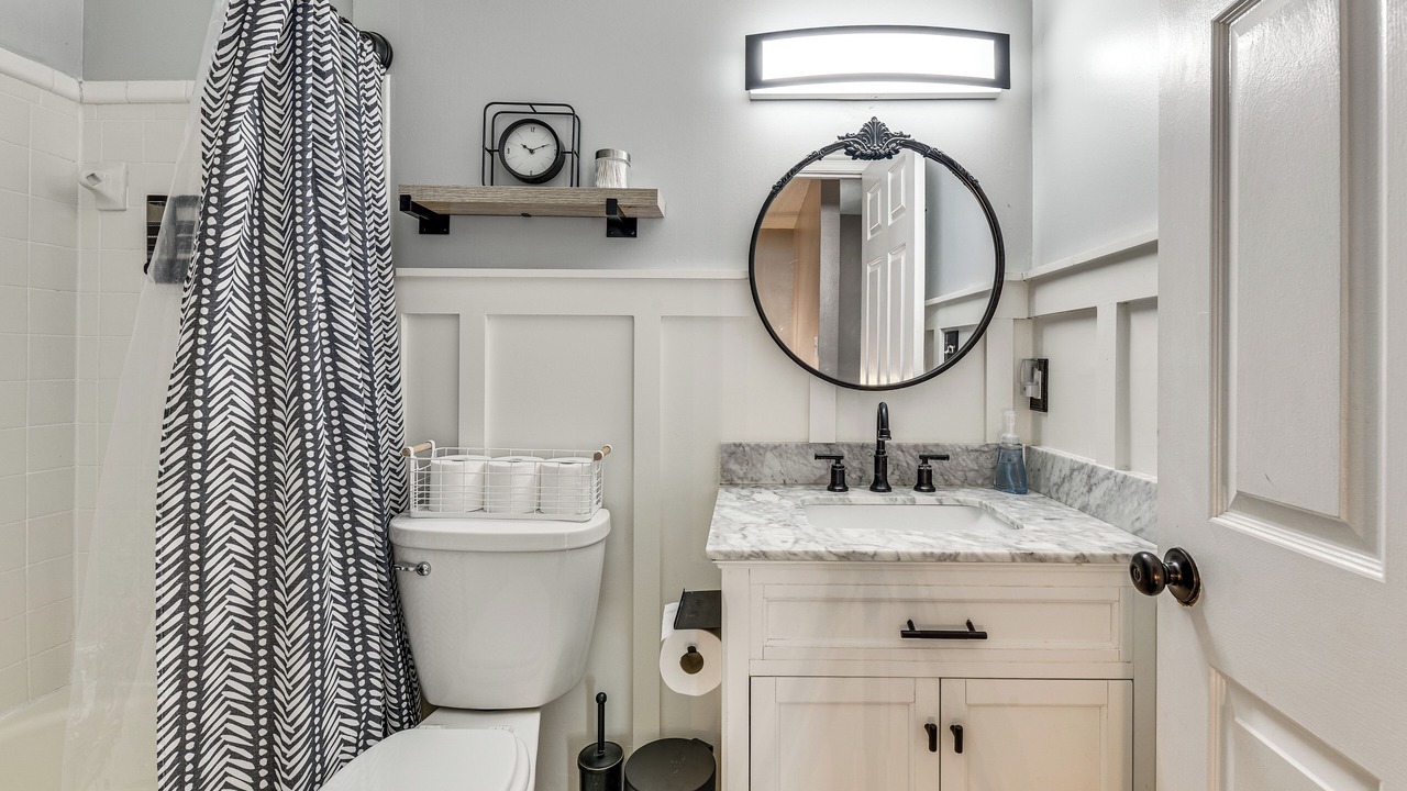 Photo of Bathroom in Mary Esther