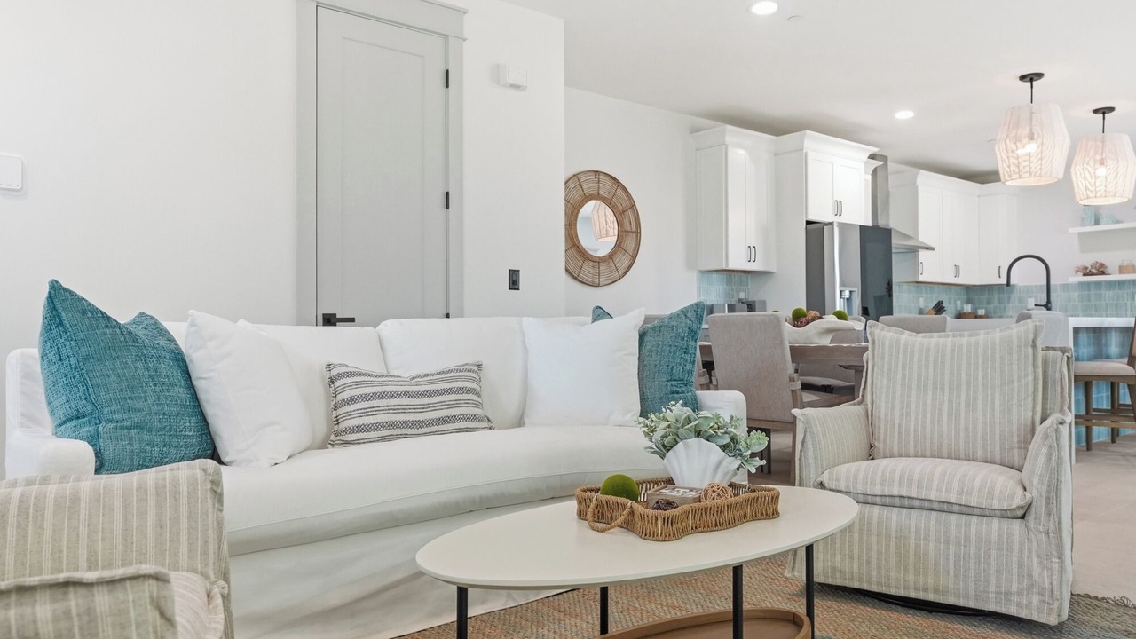 Photo of Livingroom in Biltmore Beach