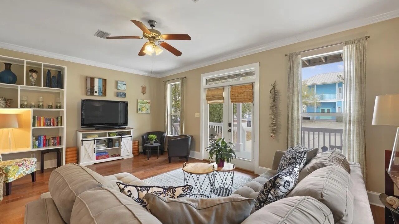 Photo of Livingroom in Village of Sugar Beach