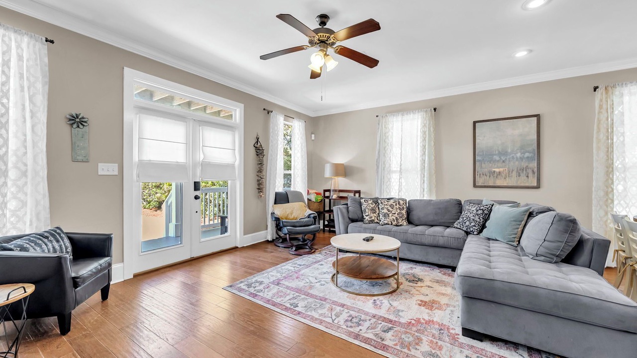Photo of Livingroom in Village of Sugar Beach