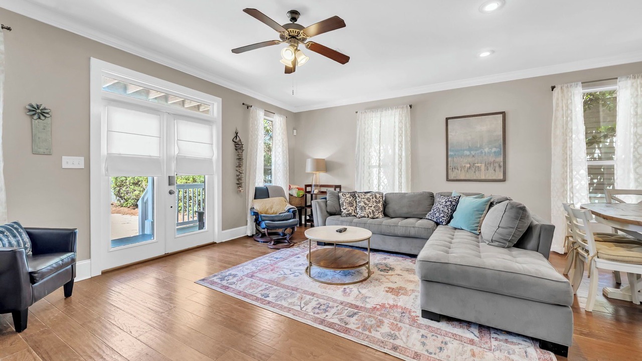 Photo of Livingroom in Village of Sugar Beach