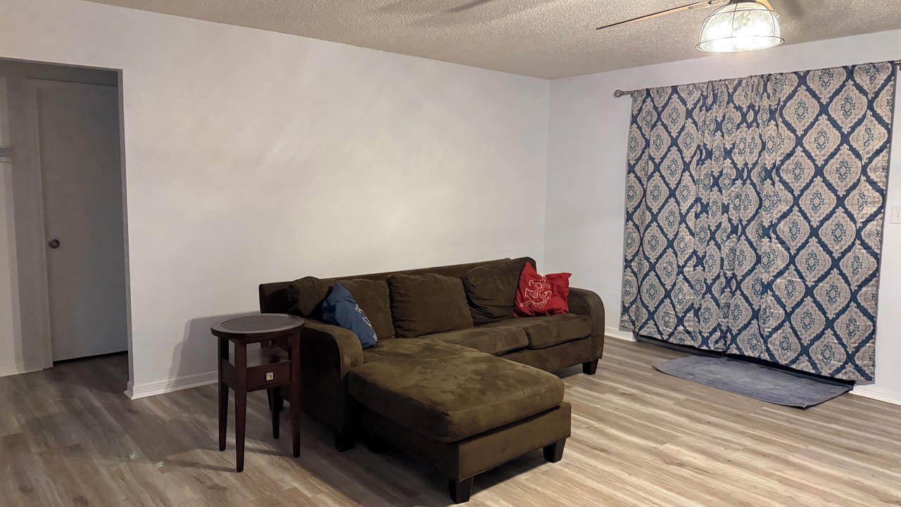 Photo of Livingroom in North Northwest Pensacola