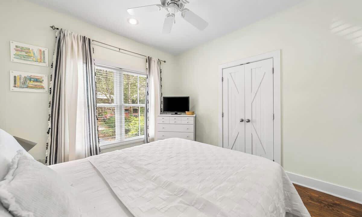 Photo of Bedroom in Seacrest